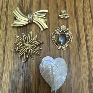 Lot Of 5 Vintage Brooch Pins Mother Of Pearl Faux Pearl Black‎ Stone Bow Flower
